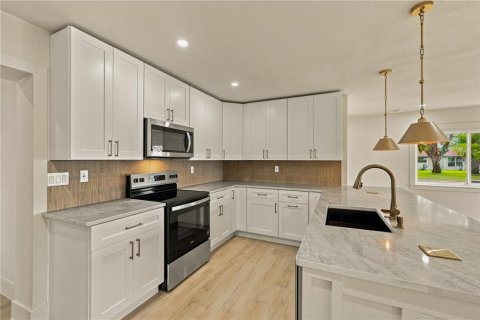 Villa ou maison à louer à Saint Petersburg, Floride: 3 chambres, 122.63 m2 № 2376743 - photo 8