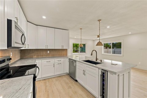 Villa ou maison à louer à Saint Petersburg, Floride: 3 chambres, 122.63 m2 № 2376743 - photo 7
