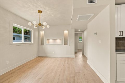 Villa ou maison à louer à Saint Petersburg, Floride: 3 chambres, 122.63 m2 № 2376743 - photo 14