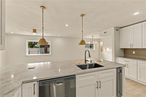 Villa ou maison à louer à Saint Petersburg, Floride: 3 chambres, 122.63 m2 № 2376743 - photo 6