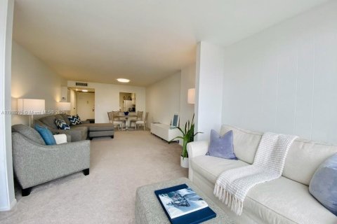 Condo in Hallandale Beach, Florida, 1 bedroom  № 1967142 - photo 4