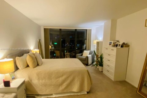 Condo in Hallandale Beach, Florida, 1 bedroom  № 1967142 - photo 12