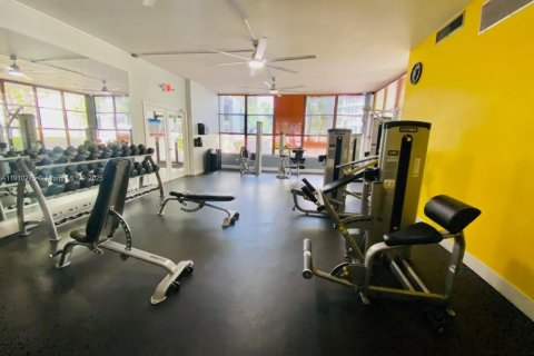 Condo in Hallandale Beach, Florida, 1 bedroom  № 1967142 - photo 29