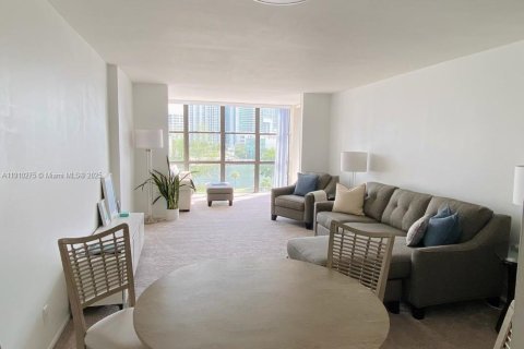 Condo in Hallandale Beach, Florida, 1 bedroom  № 1967142 - photo 7