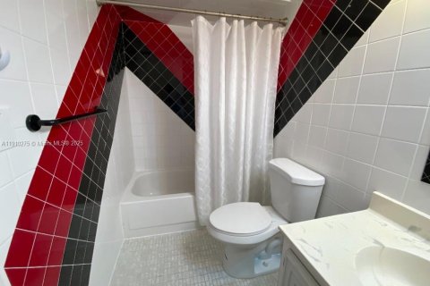 Condo in Hallandale Beach, Florida, 1 bedroom  № 1967142 - photo 14