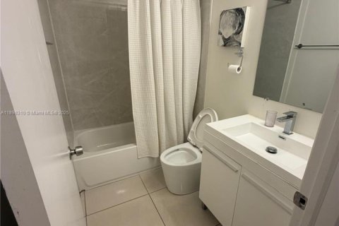 Casa en alquiler en Miami, Florida, 2 dormitorios, 149.76 m2 № 2081589 - foto 7
