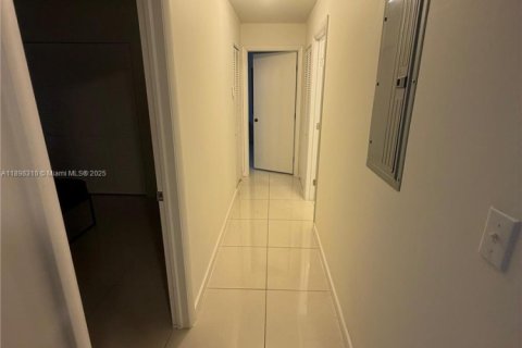 Casa en alquiler en Miami, Florida, 2 dormitorios, 149.76 m2 № 2081589 - foto 4