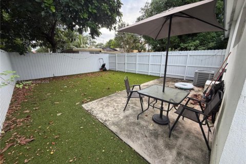 Casa en alquiler en Miami, Florida, 2 dormitorios, 149.76 m2 № 2081589 - foto 10