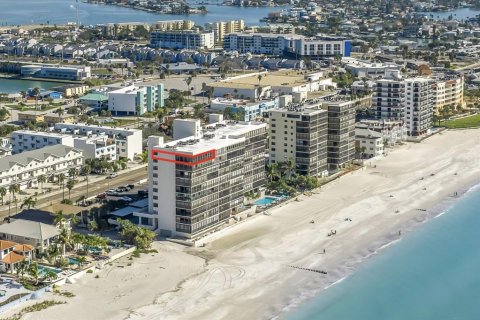 Condo à Madeira Beach, Floride, 3 chambres  № 2408086