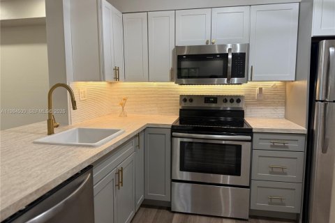 Copropriété à vendre à Oakland Park, Floride: 2 chambres, 99.41 m2 № 2153998 - photo 2