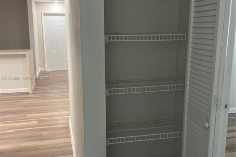 Copropriété à vendre à Oakland Park, Floride: 2 chambres, 99.41 m2 № 2153998 - photo 22