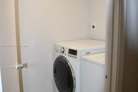 Copropriété à vendre à Oakland Park, Floride: 2 chambres, 99.41 m2 № 2153998 - photo 26