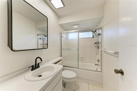 Villa ou maison à vendre à Sarasota, Floride: 3 chambres, 133.5 m2 № 2226465 - photo 13