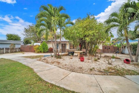 Villa ou maison à vendre à Homestead, Floride: 3 chambres, 120.77 m2 № 2007110 - photo 2