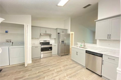 Casa en alquiler en Orlando, Florida, 4 dormitorios, 131.55 m2 № 2231357 - foto 3