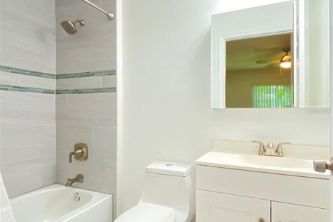 Casa en alquiler en Orlando, Florida, 4 dormitorios, 131.55 m2 № 2231357 - foto 12