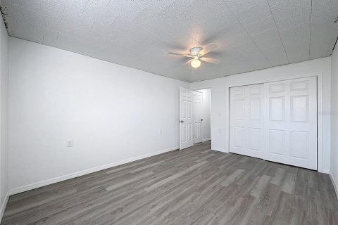 Commercial property in Saint Petersburg, Florida 4 bedrooms, 170.1 sq.m. № 2092998 - photo 12