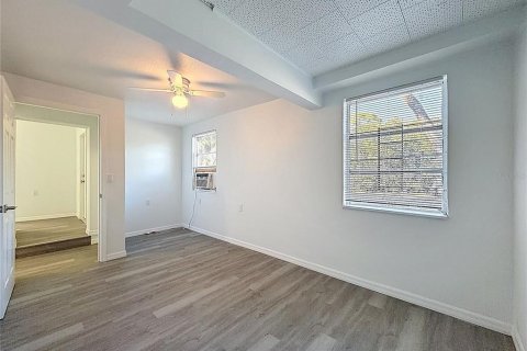 Commercial property in Saint Petersburg, Florida 4 bedrooms, 170.1 sq.m. № 2092998 - photo 9