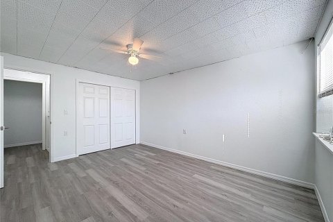 Commercial property in Saint Petersburg, Florida 4 bedrooms, 170.1 sq.m. № 2092998 - photo 14