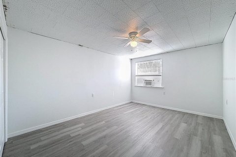 Commercial property in Saint Petersburg, Florida 4 bedrooms, 170.1 sq.m. № 2092998 - photo 13