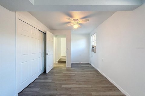 Commercial property in Saint Petersburg, Florida 4 bedrooms, 170.1 sq.m. № 2092998 - photo 10