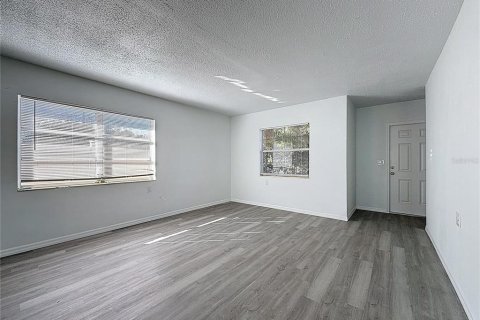 Commercial property in Saint Petersburg, Florida 4 bedrooms, 170.1 sq.m. № 2092998 - photo 4
