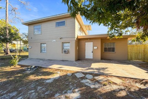 Commercial property in Saint Petersburg, Florida 4 bedrooms, 170.1 sq.m. № 2092998