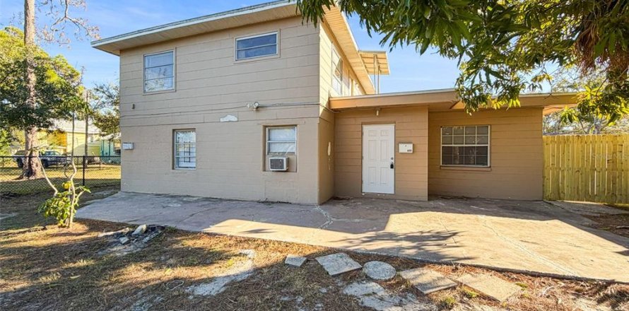 Commercial property in Saint Petersburg, Florida 4 bedrooms, 170.1 sq.m. № 2092998