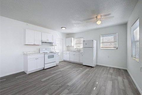 Commercial property in Saint Petersburg, Florida 4 bedrooms, 170.1 sq.m. № 2092998 - photo 6