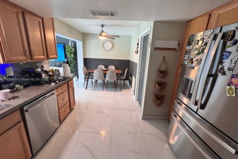 House in Sunrise, Florida 3 bedrooms, 143.81 sq.m. № 1828281 - photo 25