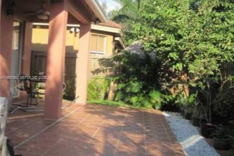 Casa en alquiler en Miami, Florida, 4 dormitorios, 206.52 m2 № 2007108 - foto 4