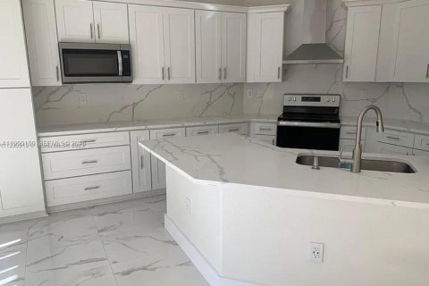 Casa en alquiler en Miami, Florida, 4 dormitorios, 206.52 m2 № 2007108 - foto 3