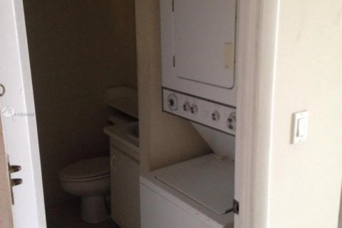 Condo in Lauderhill, Florida, 1 bedroom  № 1871372 - photo 13