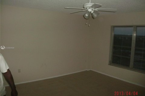 Condo in Lauderhill, Florida, 1 bedroom  № 1871372 - photo 11