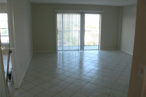 Condo in Lauderhill, Florida, 1 bedroom  № 1871372 - photo 6