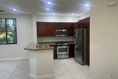 Condominio en Sunrise, Florida, 2 dormitorios № 2247930