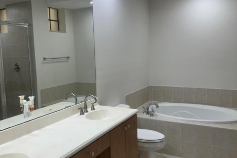 Copropriété à vendre à Sunrise, Floride: 2 chambres, 107.67 m2 № 2247930 - photo 3