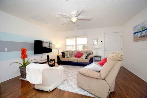 Casa en alquiler en The Villages, Florida, 3 dormitorios, 129.32 m2 № 1725097 - foto 3