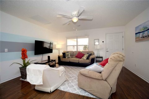 Casa en alquiler en The Villages, Florida, 3 dormitorios, 129.32 m2 № 1725097 - foto 4