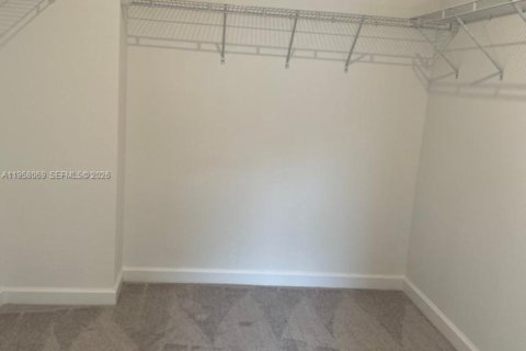 Townhouse in Pembroke Pines, Florida 3 bedrooms, 169.83 sq.m. № 2017475 - photo 13