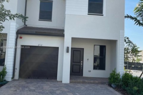Townhouse in Pembroke Pines, Florida 3 bedrooms, 169.83 sq.m. № 2017475 - photo 17