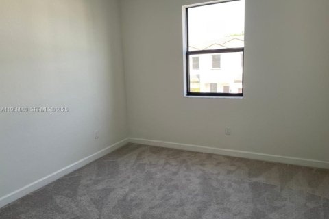 Townhouse in Pembroke Pines, Florida 3 bedrooms, 169.83 sq.m. № 2017475 - photo 15