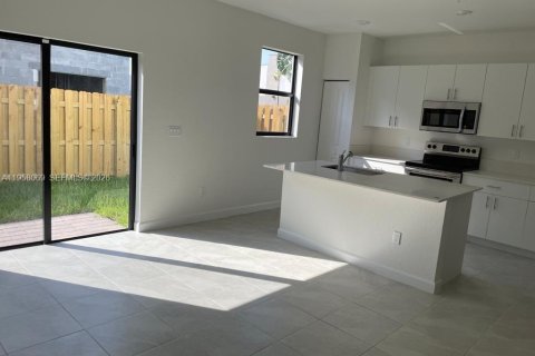 Townhouse in Pembroke Pines, Florida 3 bedrooms, 169.83 sq.m. № 2017475 - photo 8