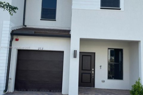 Townhouse in Pembroke Pines, Florida 3 bedrooms, 169.83 sq.m. № 2017475 - photo 18