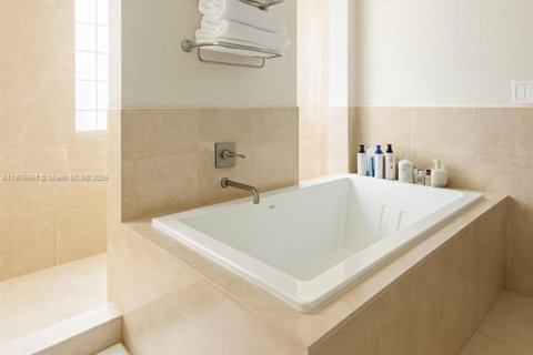 Condo in Aventura, Florida, 3 bedrooms  № 1921554 - photo 9