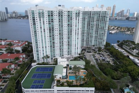 Condo in Aventura, Florida, 3 bedrooms  № 1921554 - photo 29