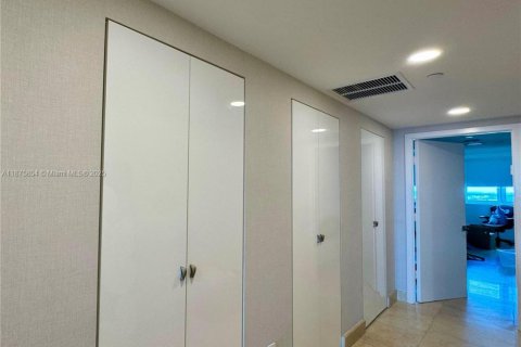 Condo in Aventura, Florida, 3 bedrooms  № 1921554 - photo 18