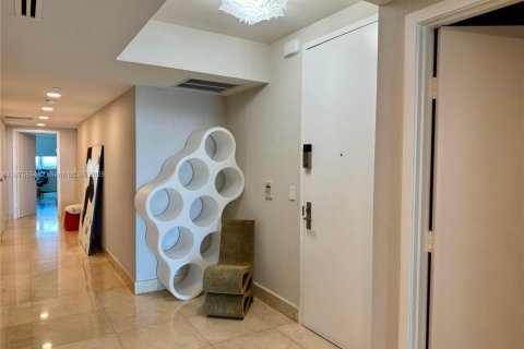 Condo in Aventura, Florida, 3 bedrooms  № 1921554 - photo 17