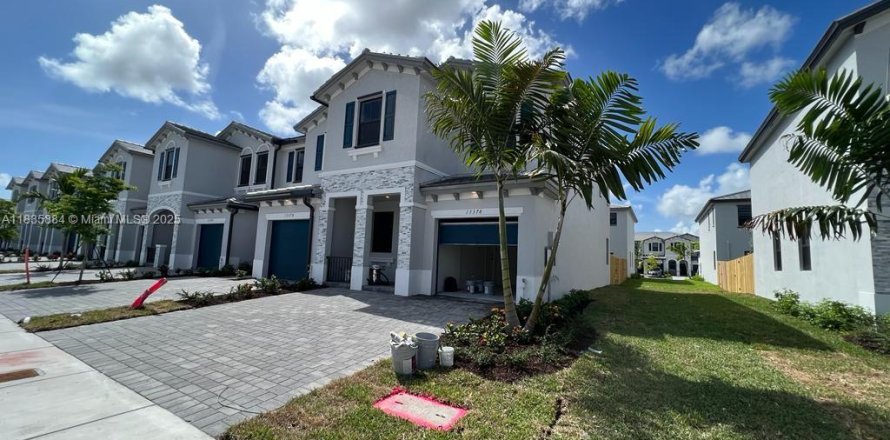 Adosado en Homestead, Florida 3 dormitorios, 169.73 m2 № 1818692