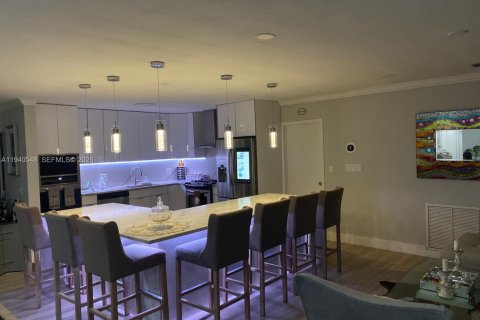 House in Hollywood, Florida 4 bedrooms, 205.78 sq.m. № 1997975 - photo 30